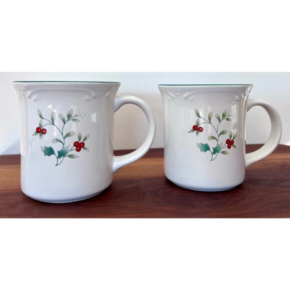 Pfaltzgraff Winterberry Large Coffee Mugs - Set of 2 - Picture 1 of 12